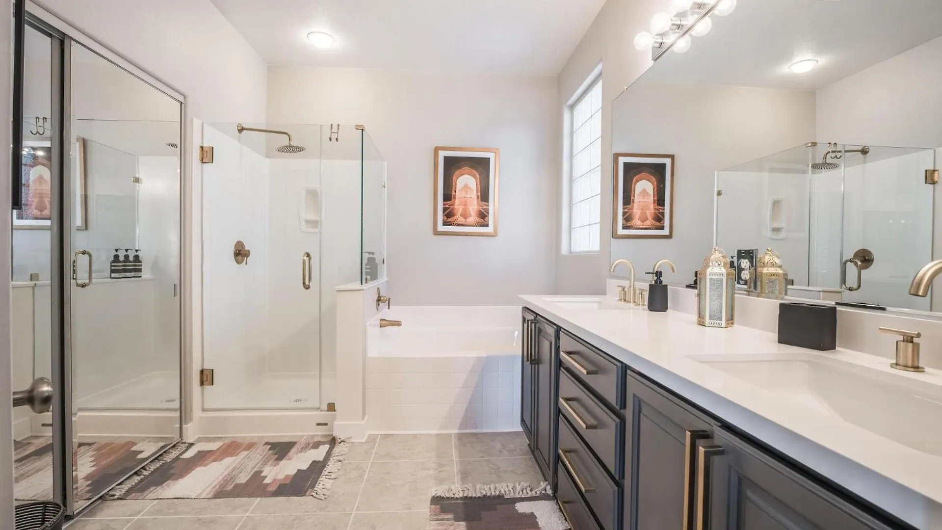 Villa Vegas-Style Desert Luxury: Themed Bedrooms, Game Room, Fire Pit & Jacuzzi. Only 20 Min To The Strip! Las Vegas