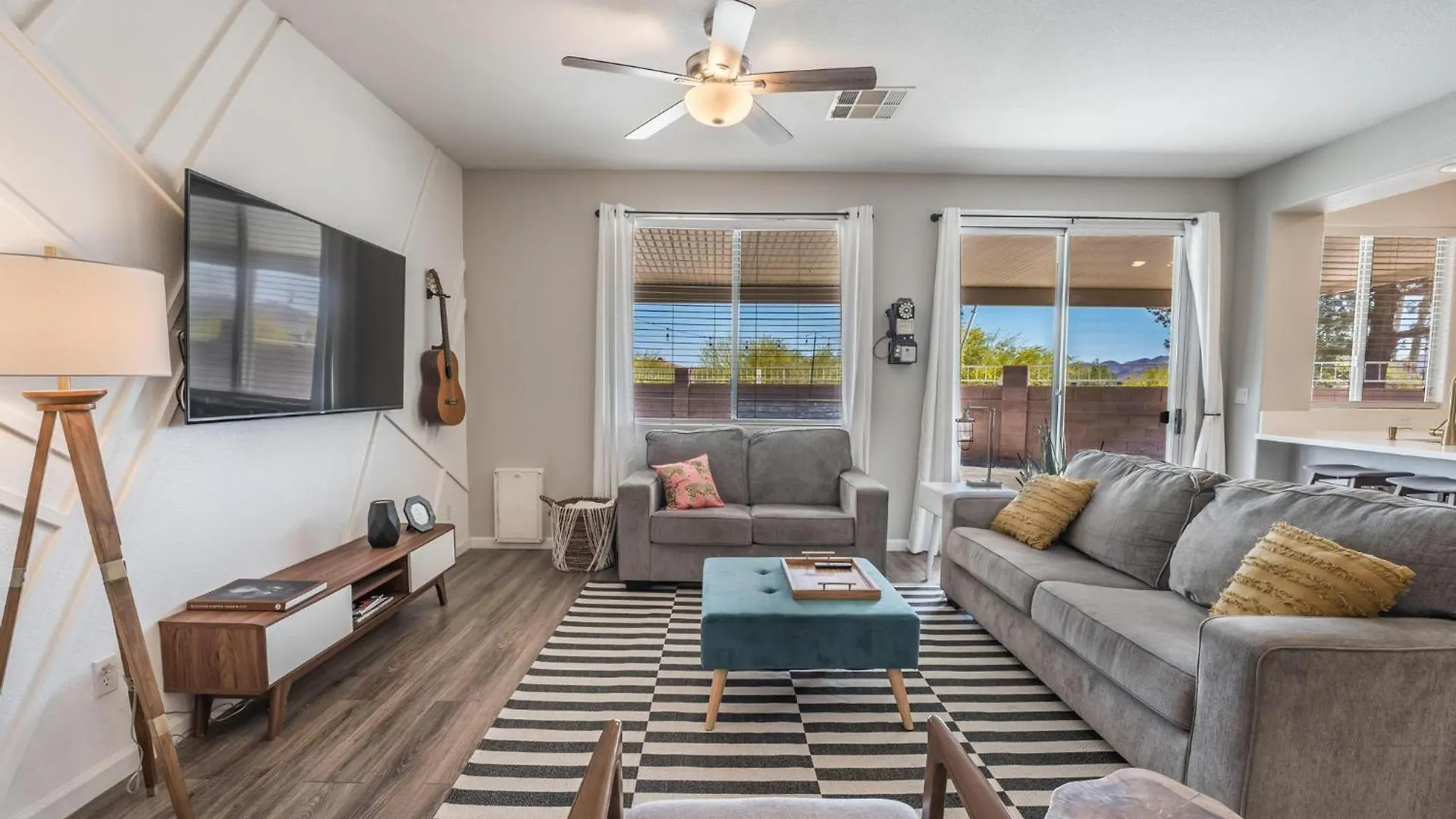 Vegas-Style Desert Luxury: Themed Bedrooms, Game Room, Fire Pit & Jacuzzi. Only 20 Min To The Strip! Las Vegas Villa