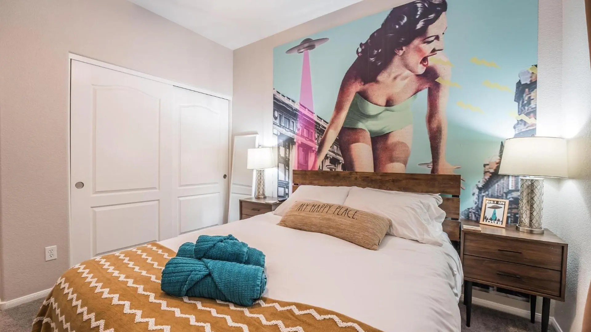 Vegas-Style Desert Luxury: Themed Bedrooms, Game Room, Fire Pit & Jacuzzi. Only 20 Min To The Strip! Las Vegas USA