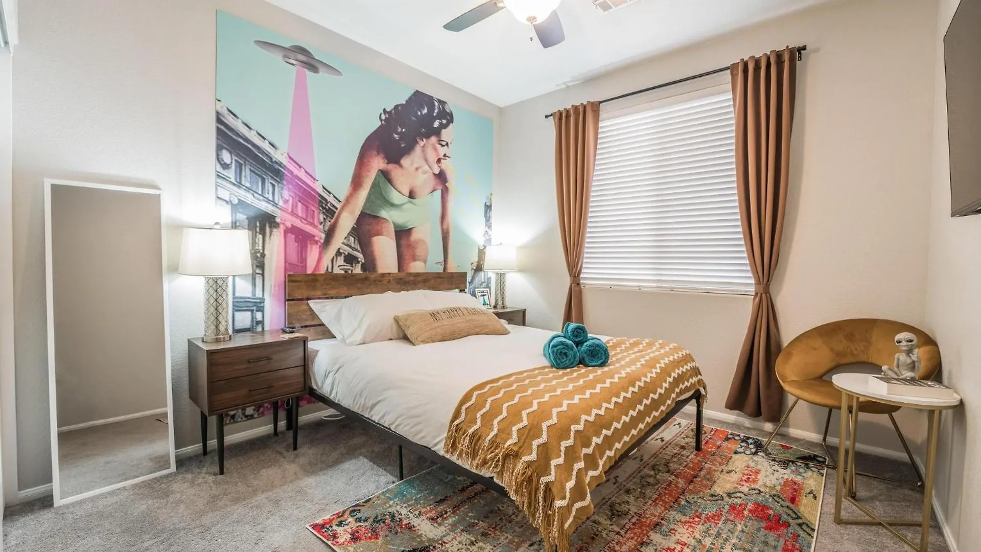 Vegas-Style Desert Luxury: Themed Bedrooms, Game Room, Fire Pit & Jacuzzi. Only 20 Min To The Strip! Las Vegas