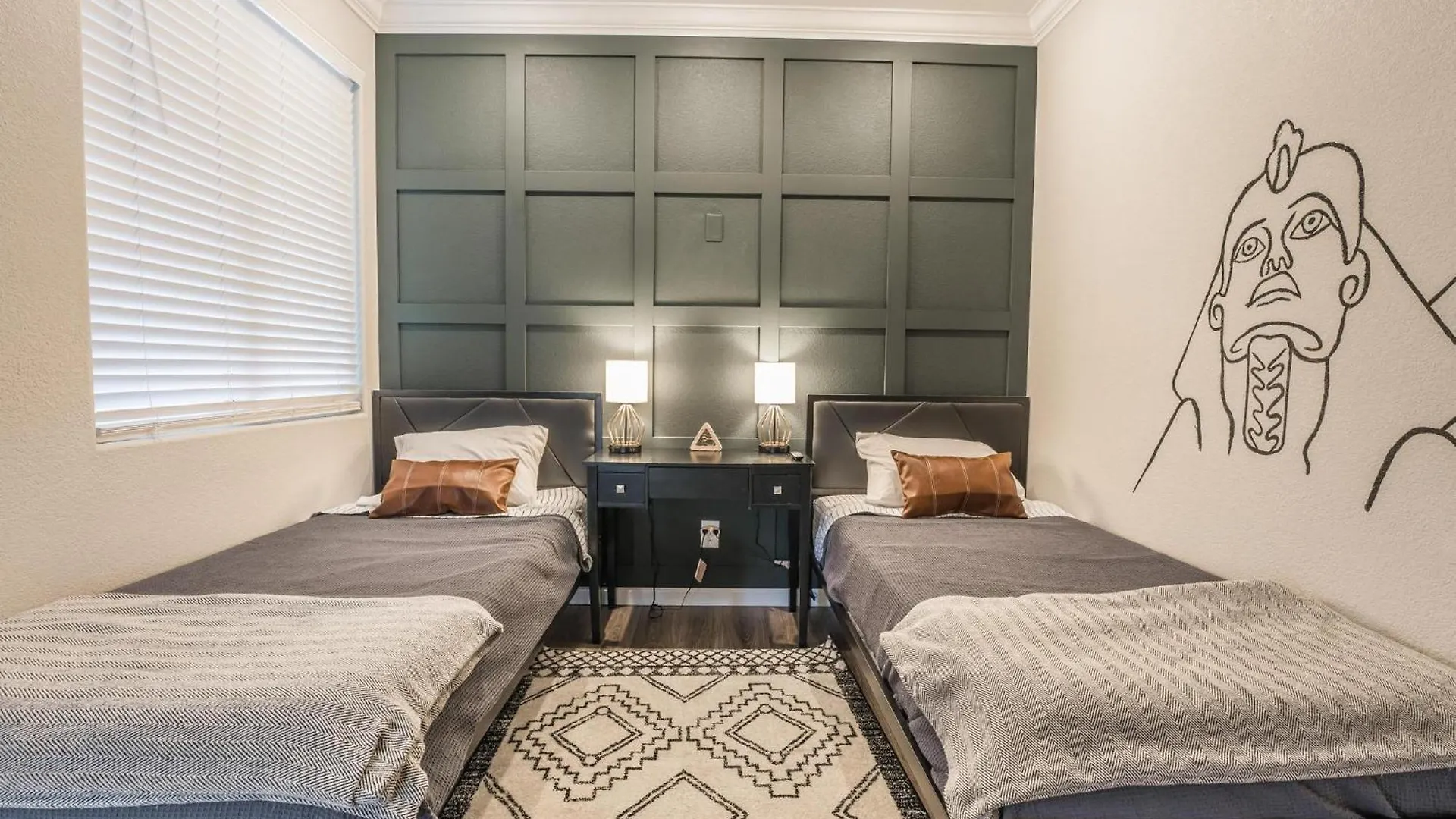Vegas-Style Desert Luxury: Themed Bedrooms, Game Room, Fire Pit & Jacuzzi. Only 20 Min To The Strip! Las Vegas Villa