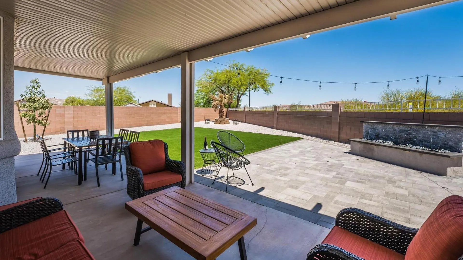 Vegas-Style Desert Luxury: Themed Bedrooms, Game Room, Fire Pit & Jacuzzi. Only 20 Min To The Strip! Las Vegas