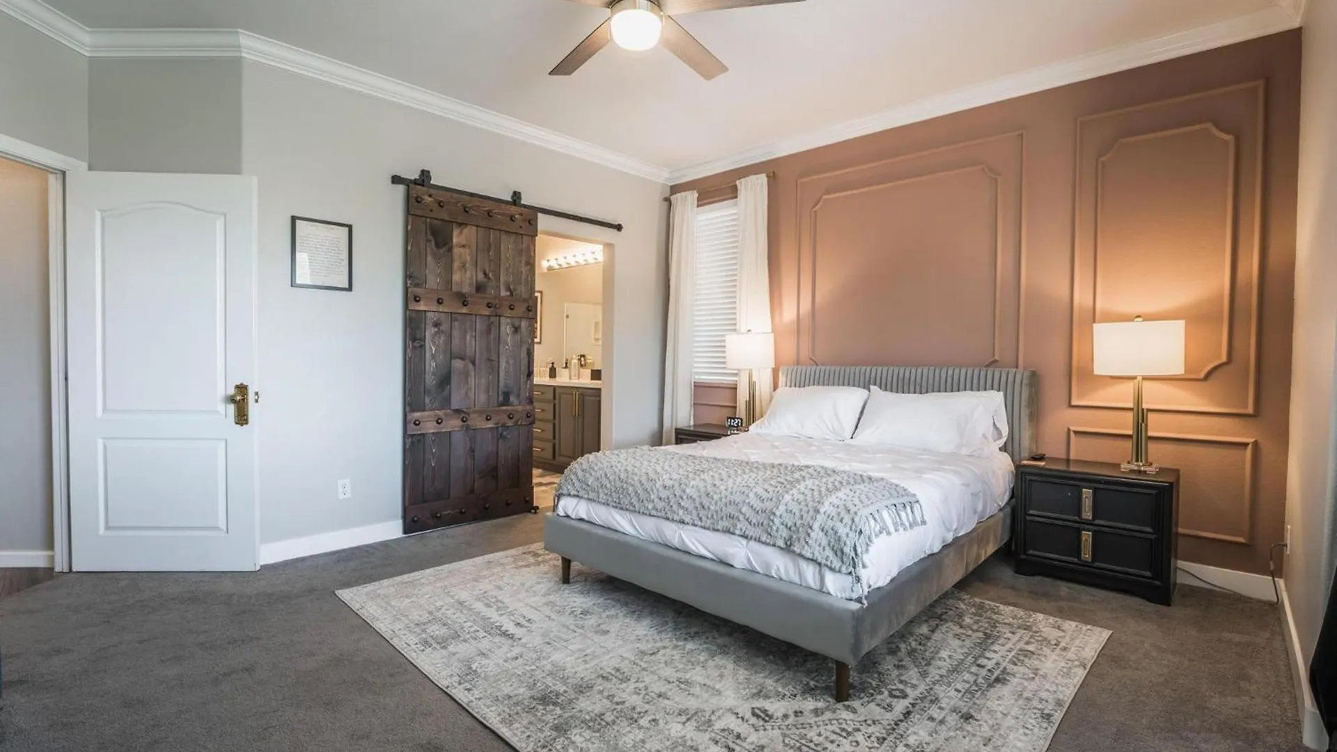 Villa Vegas-Style Desert Luxury: Themed Bedrooms, Game Room, Fire Pit & Jacuzzi. Only 20 Min To The Strip! Las Vegas